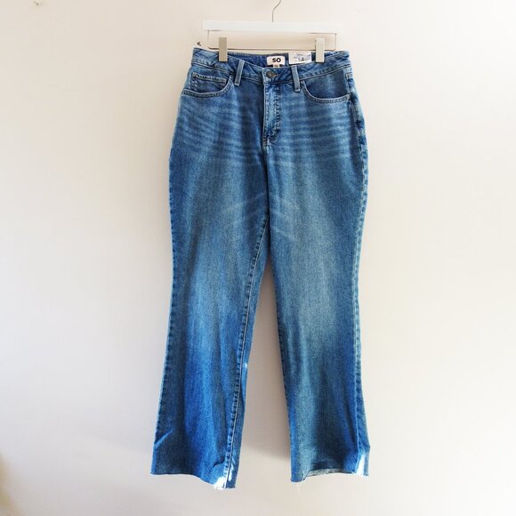 SO Junior's High Rise Curvy 90s Bootcut Jeans Medium wash 11/W30 NWT! - Picture 2 of 10